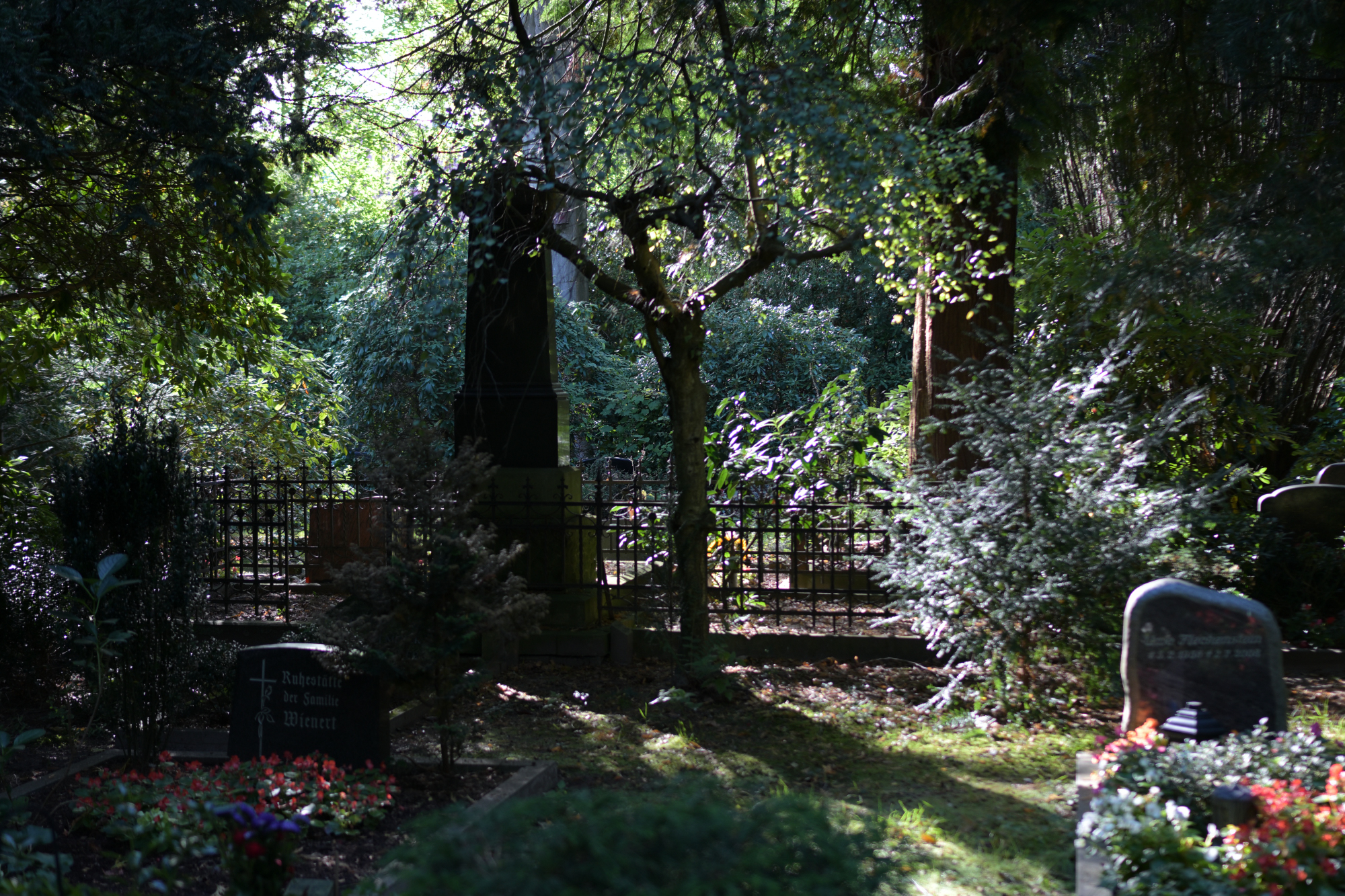Gräber auf dem Friedhof in Varel